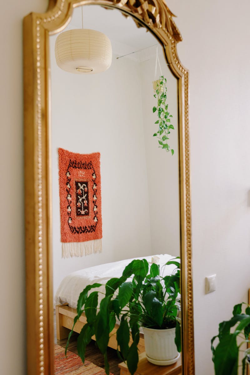 Salon lumineux dans un petit appartement